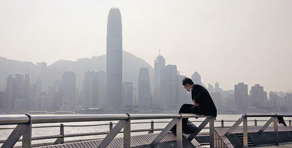 港繁榮指標 創回歸新低