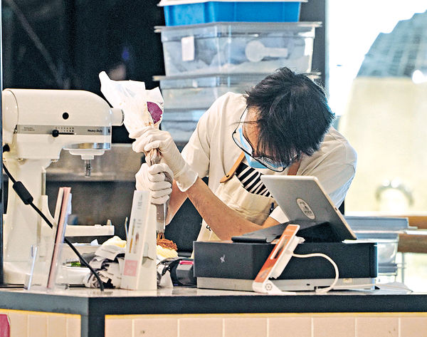 餐飲業暢旺 現搶人潮 失業率4.1%連跌9月